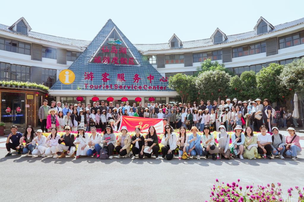 仙岛湖之旅：共绘一幅秋日诗意画卷——华中科技大学出版社秋季团建活动掠影